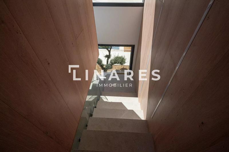 Maison - 230 m² - 5 pièces