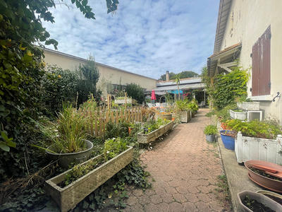 Maison - 233 m² - 9 pièces