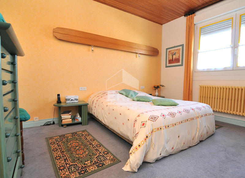 Maison - 270 m² - 11 pièces