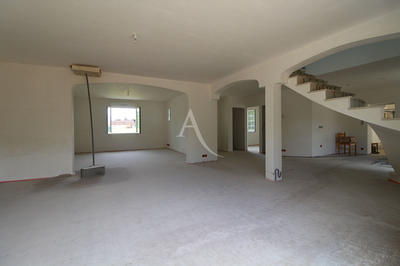 Maison - 270 m² - 10 pièces
