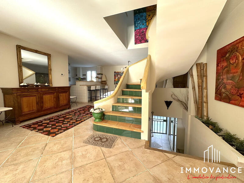 Maison - 260 m² - 8 pièces