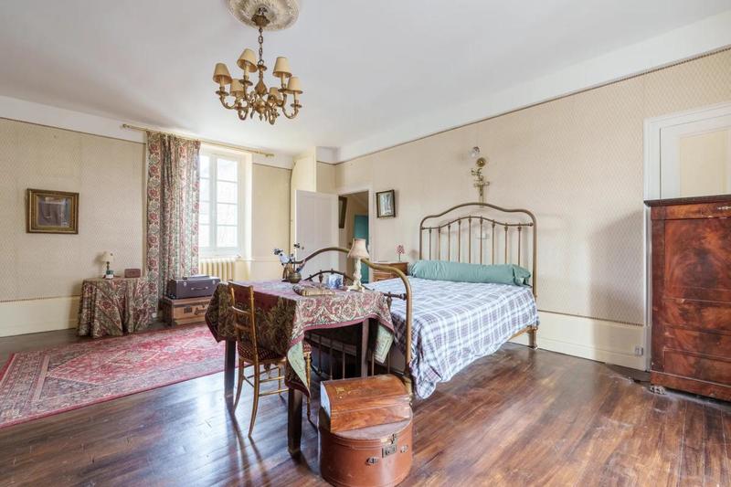 Maison - 240 m² - 10 pièces