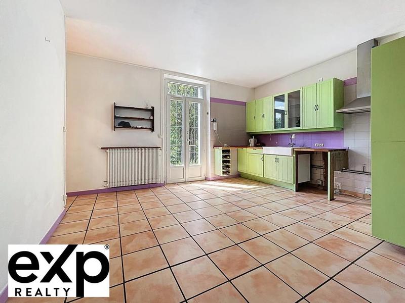 Propriété - 240 m² - 8 pièces