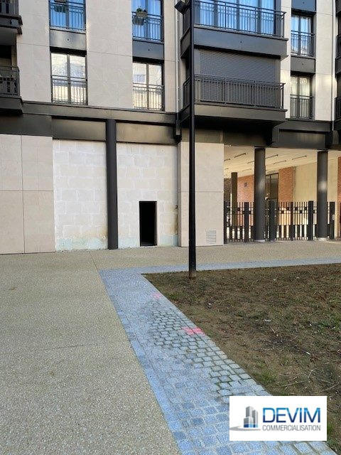 Local commercial - 201 m²