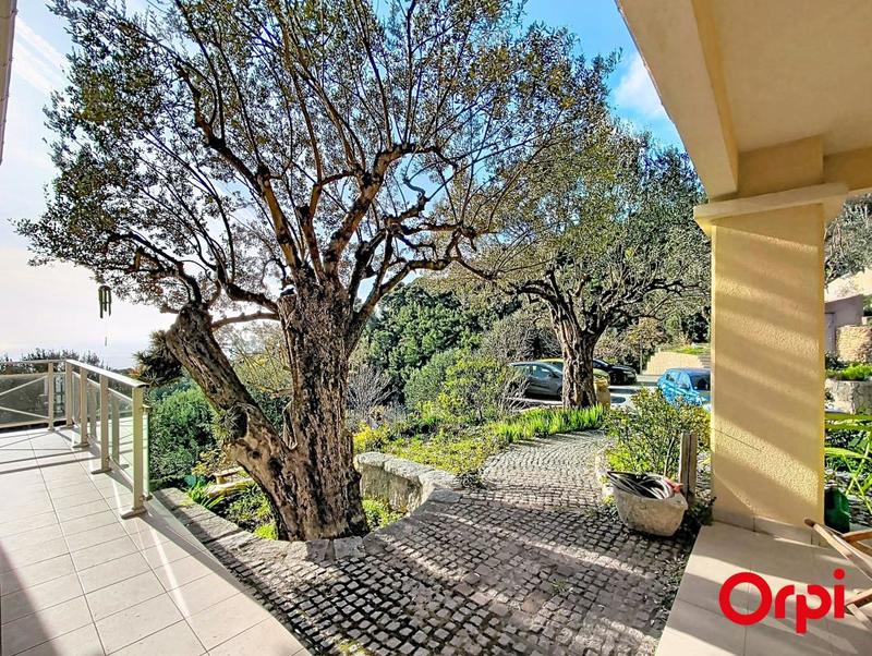 Maison - 222 m² - 8 pièces