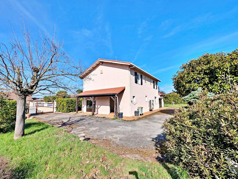 Maison traditionnelle - 201 m² - 7 pièces