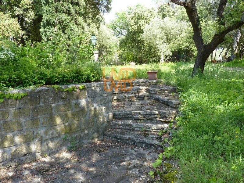 Propriété - 222 m² - 6 pièces