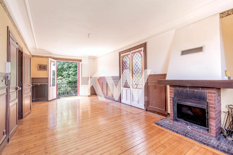 Maison - 256 m² - 9 pièces