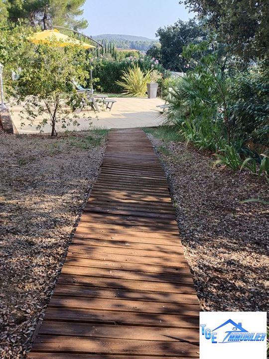 Maison traditionnelle - 240 m² - 7 pièces