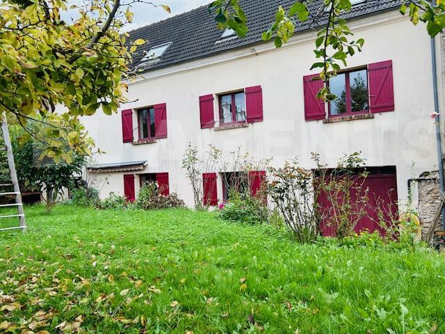 Maison - 240 m² - 11 pièces