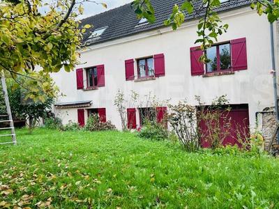 Maison - 240 m² - 11 pièces