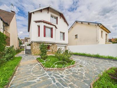 Maison - 152 m² - 8 pièces