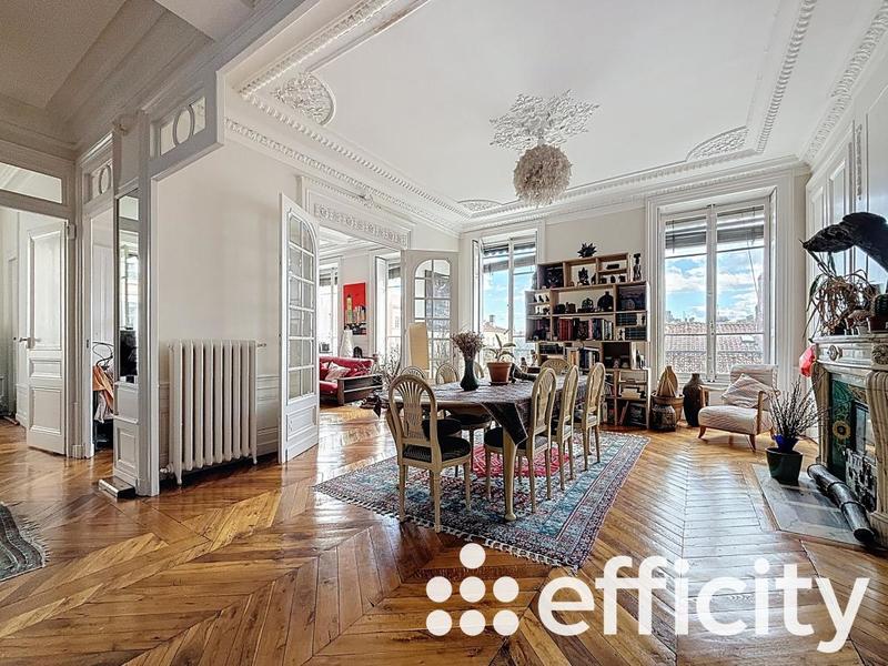 Appartement bourgeois - 179 m² - 6 pièces