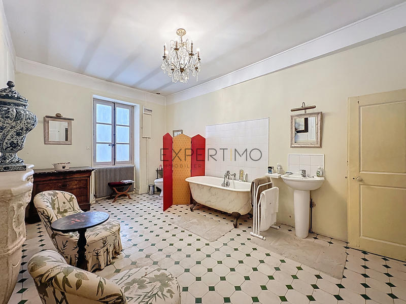 Maison - 255 m² - 8 pièces