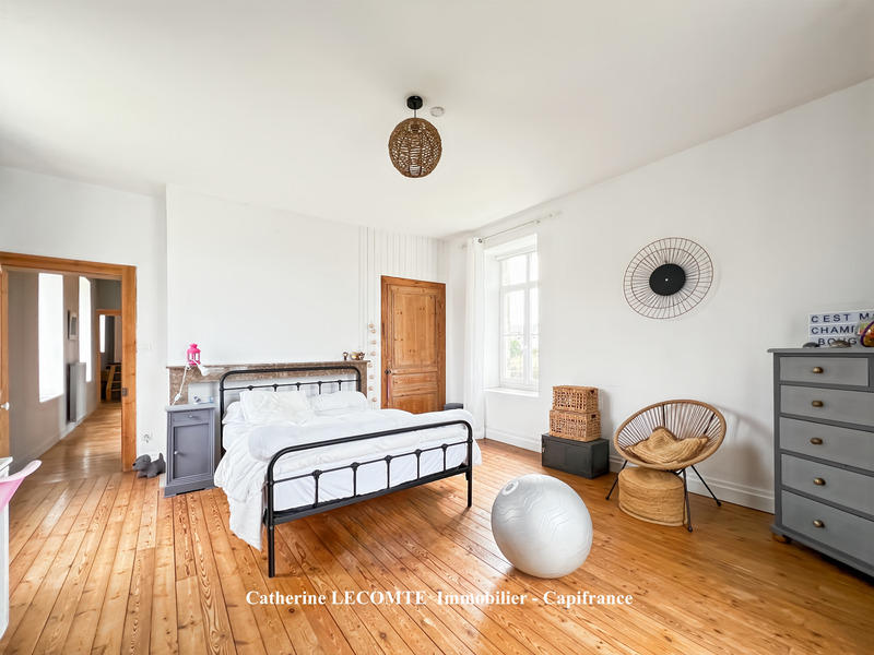 Maison - 285 m² - 10 pièces