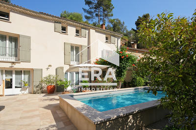 Maison - 220 m² - 8 pièces