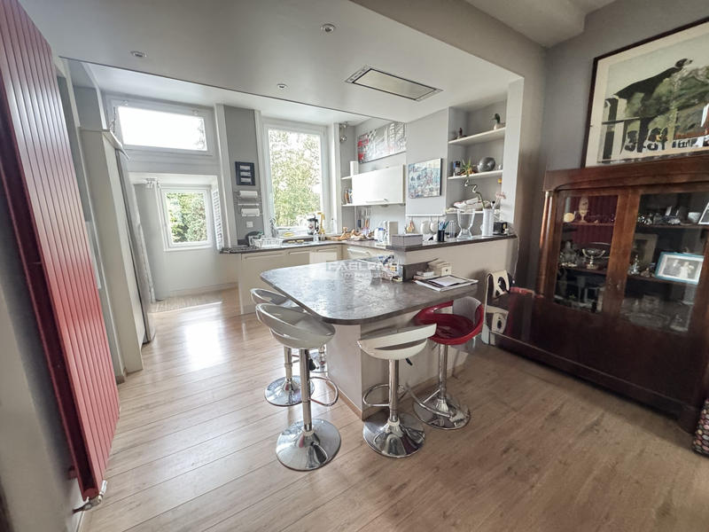 Maison - 229 m² - 6 pièces