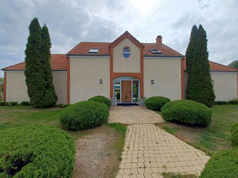 Maison - 233 m² - 5 pièces