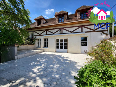 Maison - 288 m² - 10 pièces