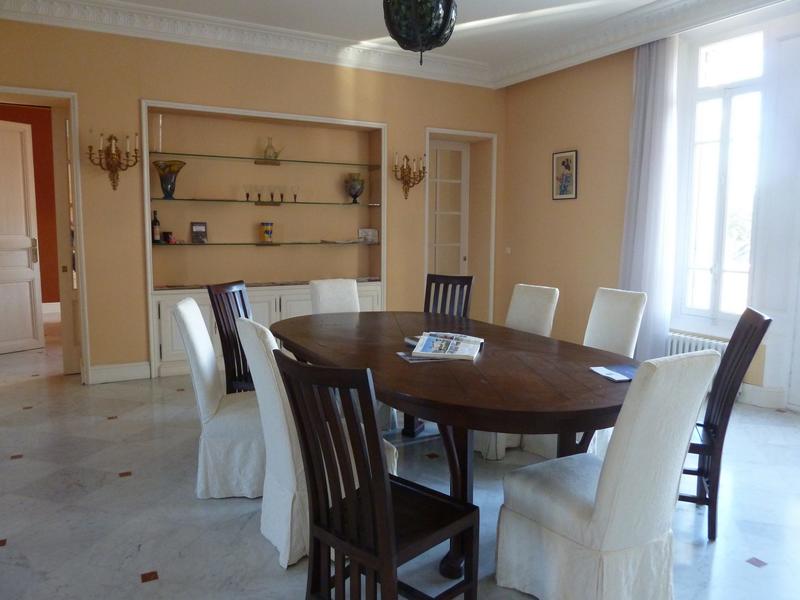 Maison - 760 m² - 13 pièces