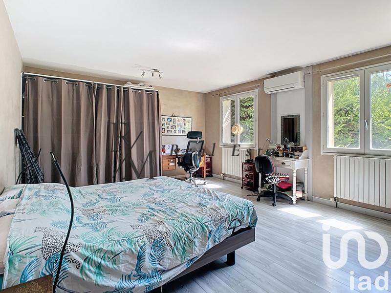 Maison - 330 m² - 12 pièces