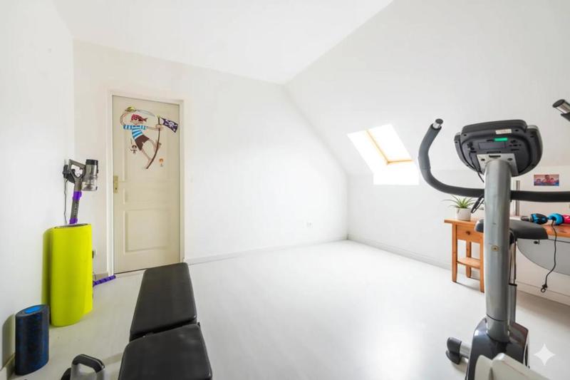 Maison - 200 m² - 8 pièces