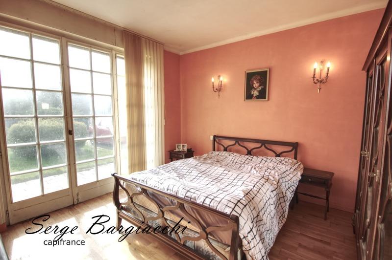 Maison - 200 m² - 8 pièces