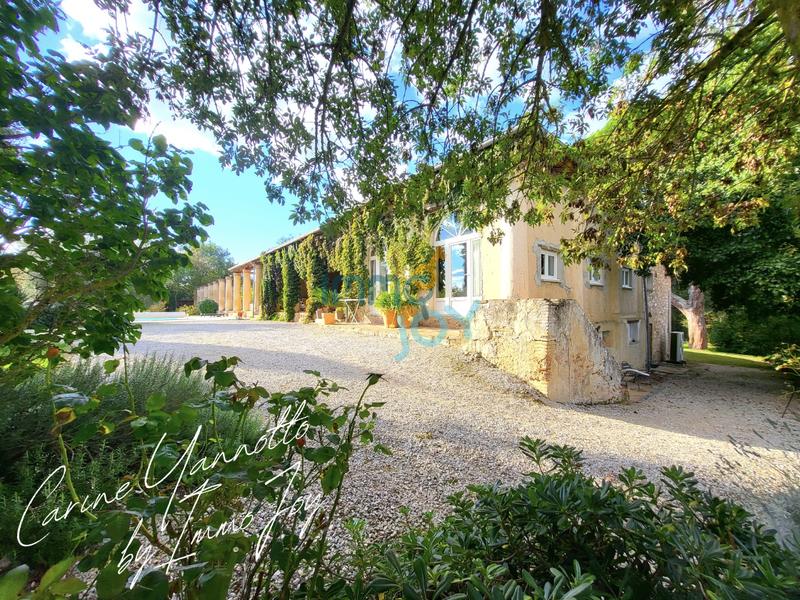 Maison - 240 m² - 8 pièces