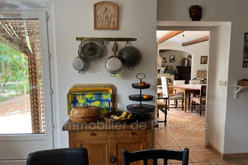 Propriété - 227 m² - 6 pièces