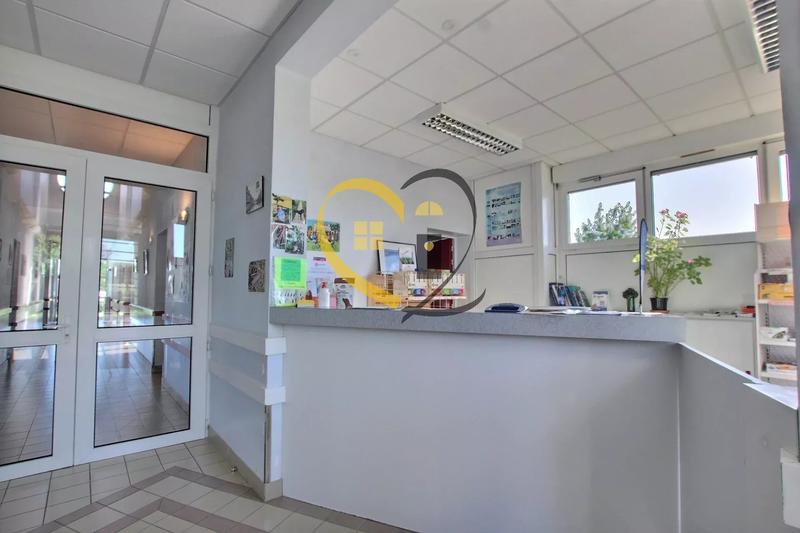 Local commercial - 185 m² - 10 pièces