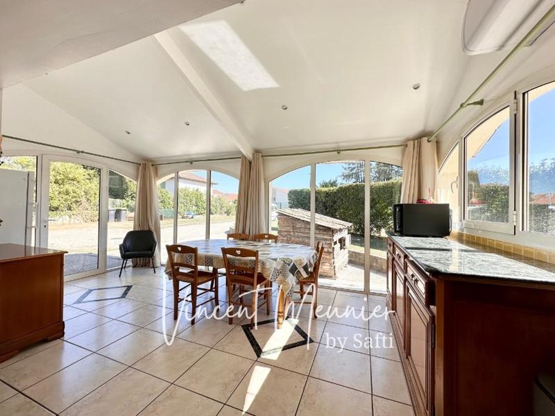 Maison - 216 m² - 9 pièces