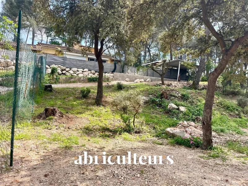 Terrain constructible - 572 m²