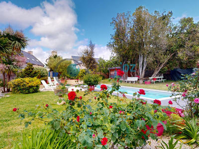 Maison - 225 m² - 9 pièces