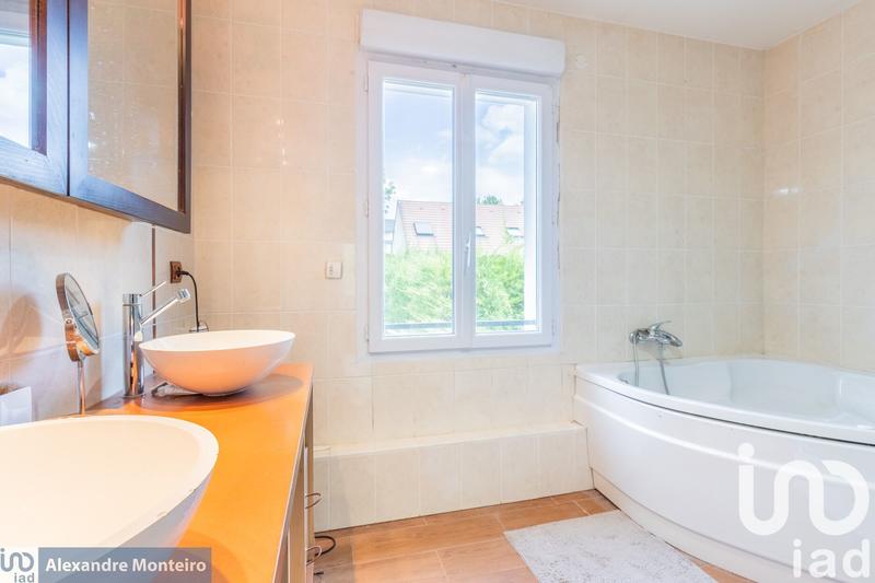 Maison - 180 m² - 8 pièces