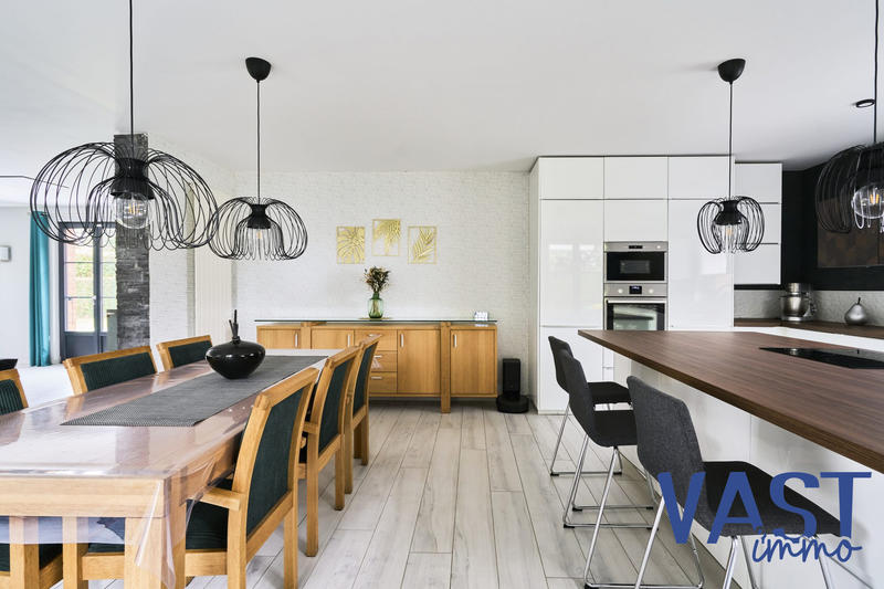 Maison - 217 m² - 6 pièces