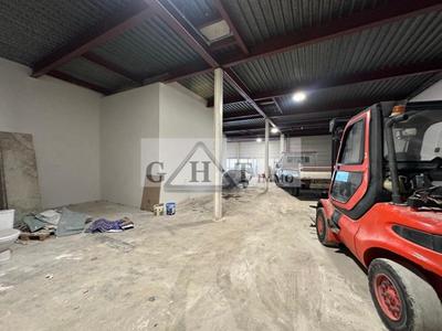 Entrepôt - 320 m²