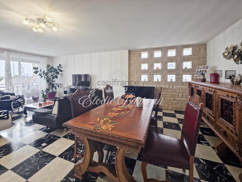 Maison - 225 m² - 10 pièces