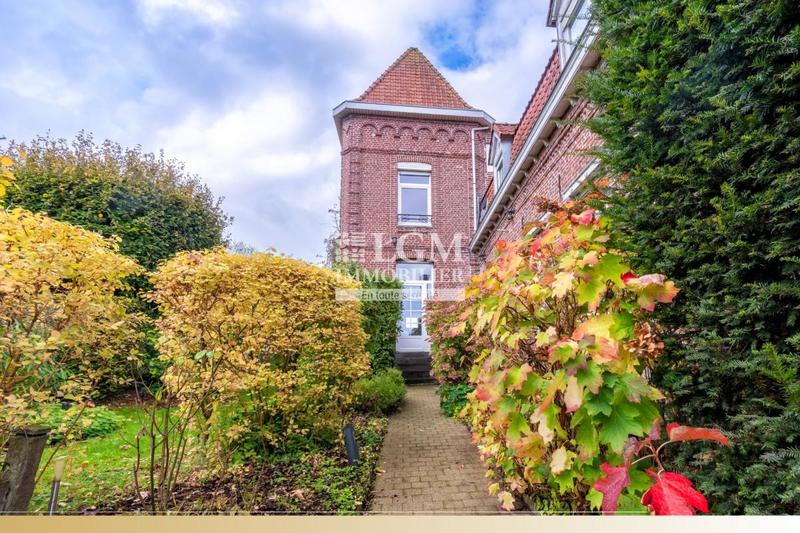 Villa - 256 m² - 5 pièces