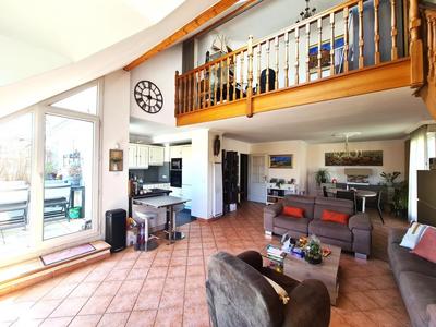 Appartement - 111 m² - 4 pièces