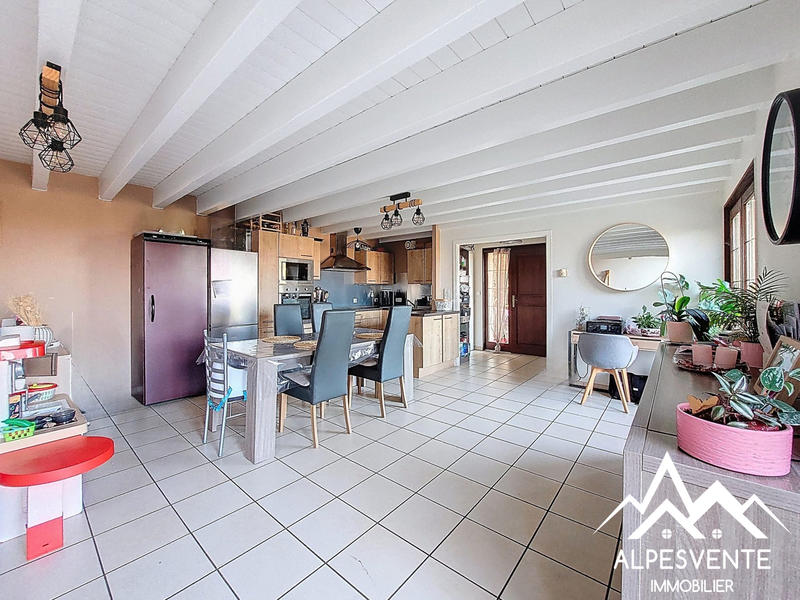 Maison - 102 m² - 4 pièces