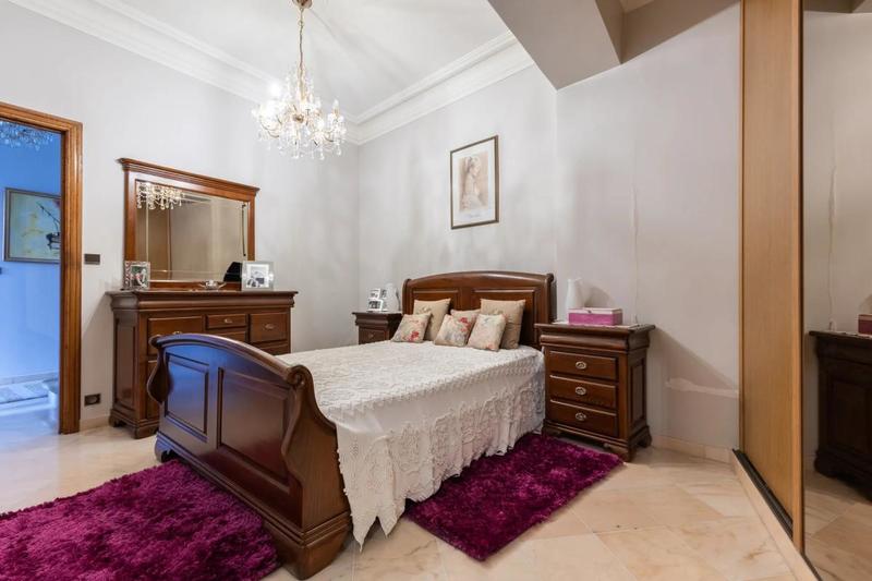 Maison - 220 m² - 6 pièces