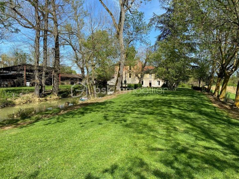 Moulin - 240 m² - 8 pièces