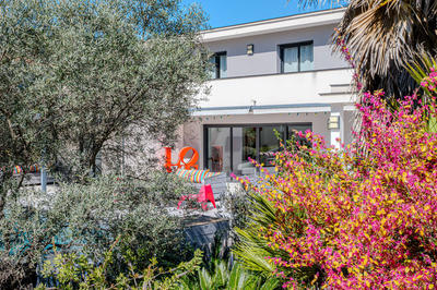 Maison - 325 m² - 8 pièces