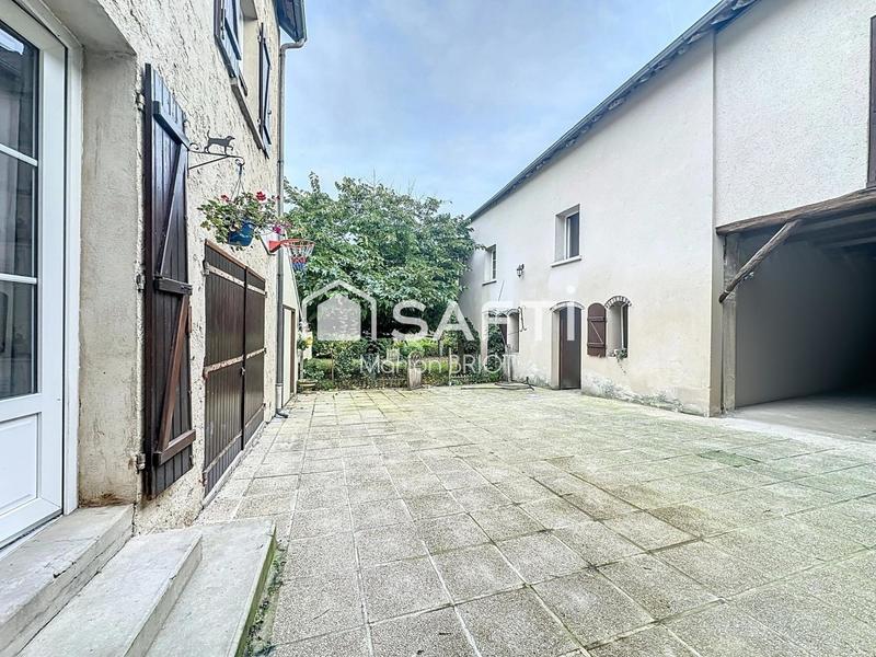 Maison - 224 m² - 9 pièces