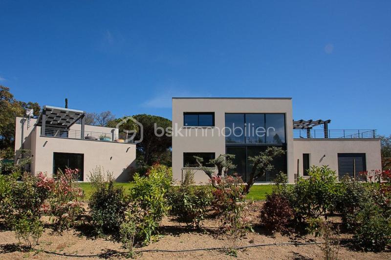 Maison - 300 m² - 10 pièces