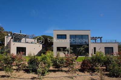 Maison - 300 m² - 10 pièces