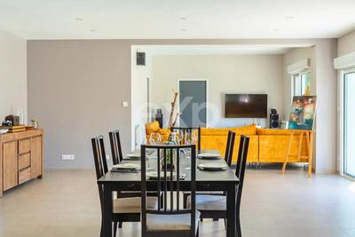 Maison - 180 m² - 8 pièces