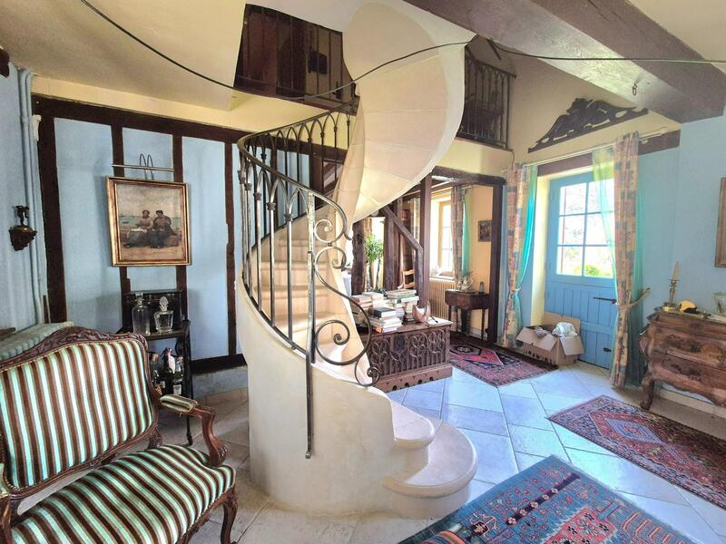 Maison - 221 m² - 8 pièces