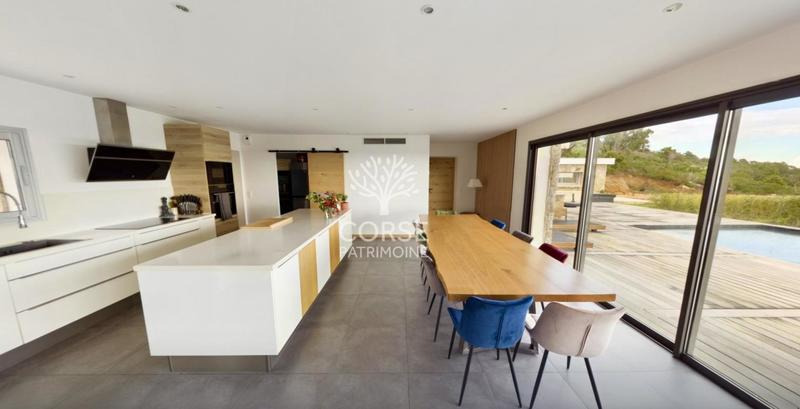 Villa - 325 m² - 10 pièces