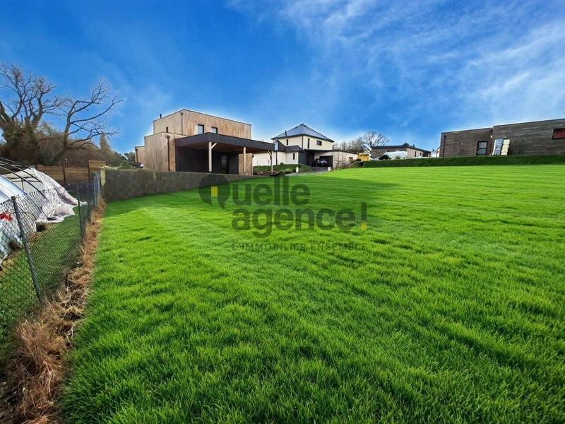 Terrain constructible - 683 m²